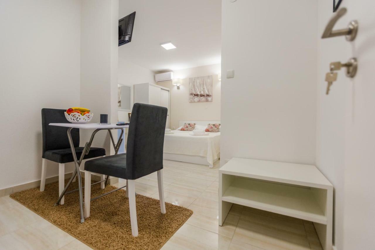 Apartmani Kristijan ซริกเวนิซา ภายนอก รูปภาพ