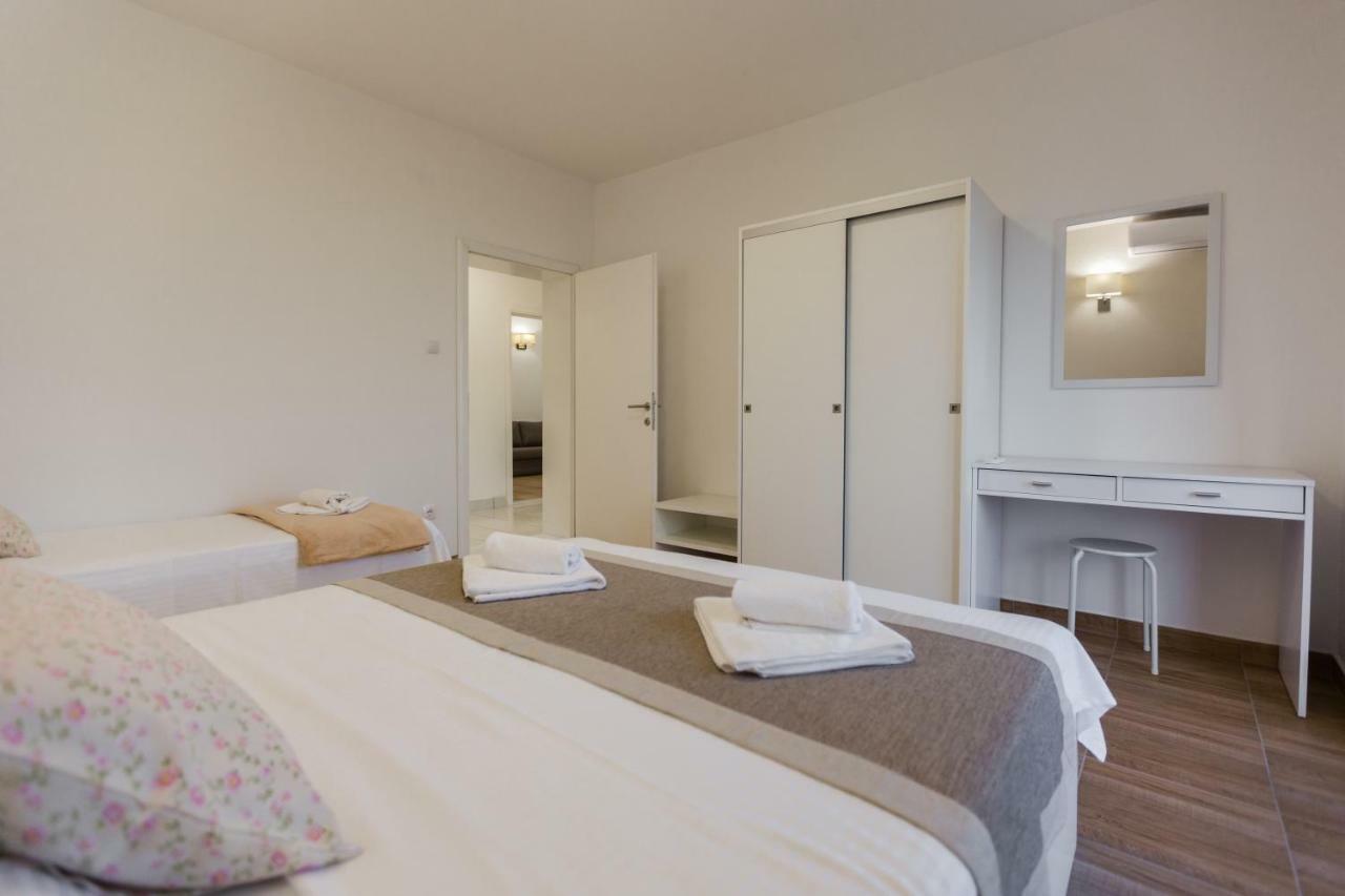 Apartmani Kristijan ซริกเวนิซา ภายนอก รูปภาพ