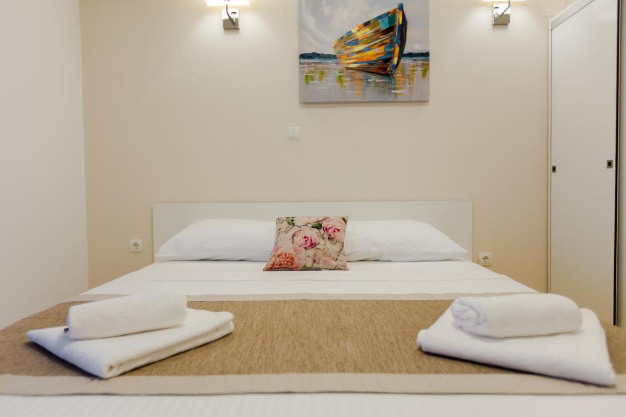 Apartmani Kristijan ซริกเวนิซา ภายนอก รูปภาพ